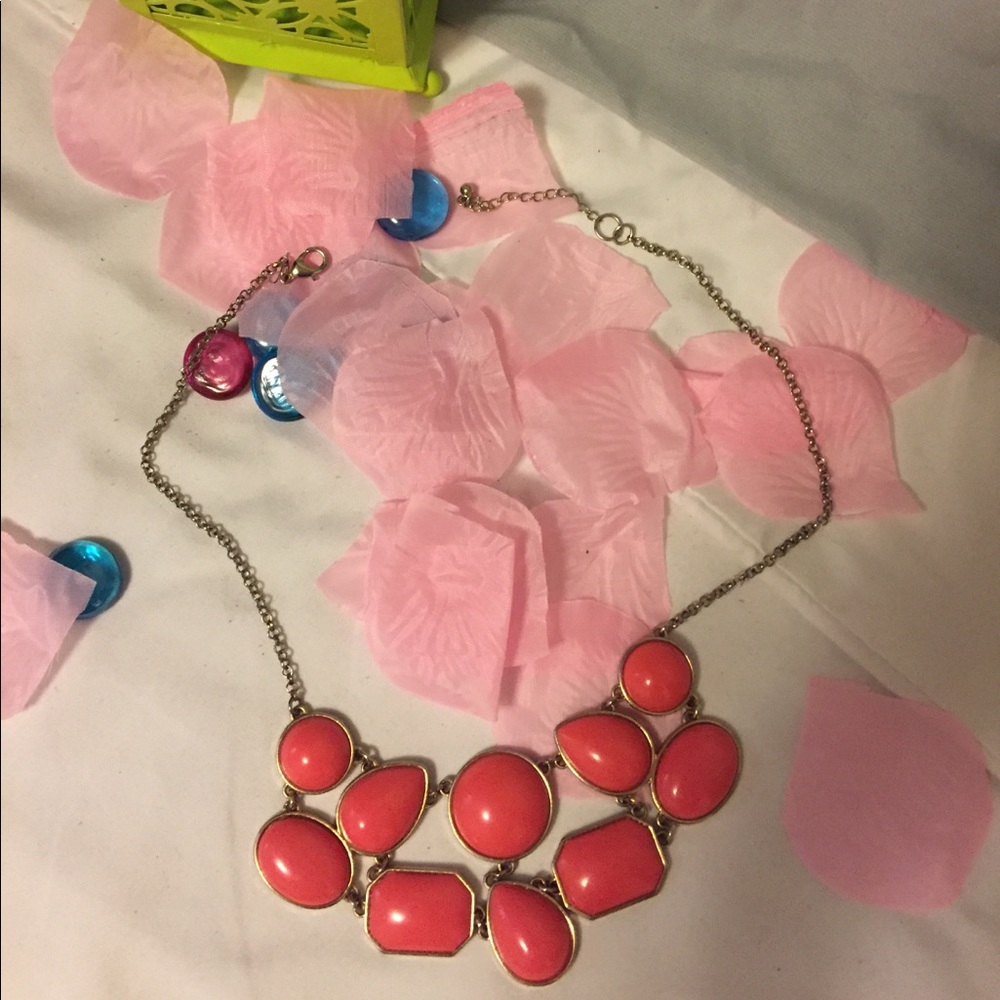 🔥5/$20🔥✨Vintage Coral look Stone Necklace✨